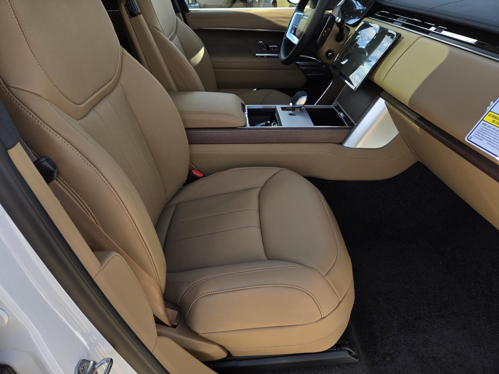 New 2025 Fuji White Land Rover SE image 38