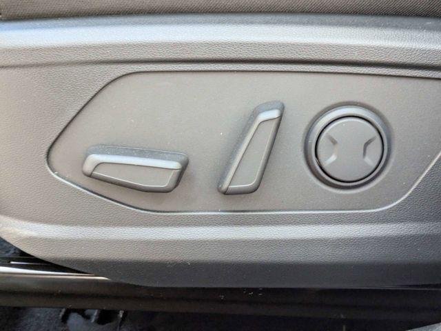New 2026 White Hyundai SEL FWD image 21