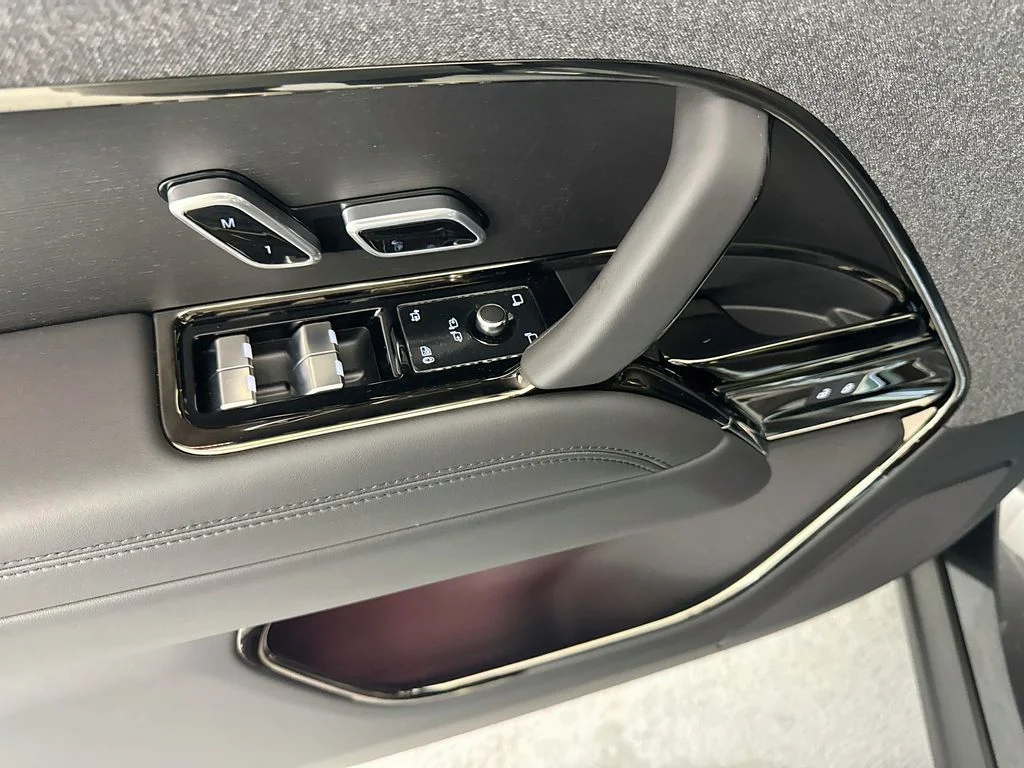 New 2026 Carpathian Grey Land Rover Dynamic SE image 18