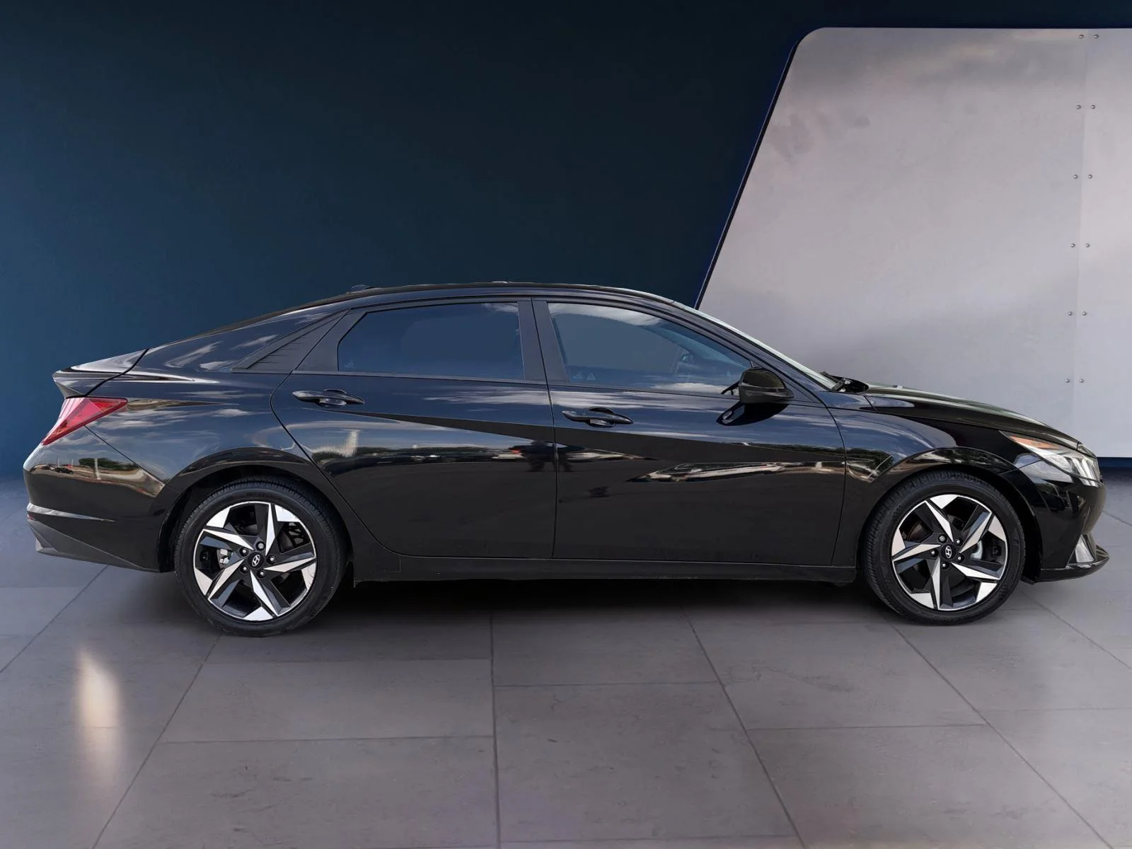 Used 2023 Phantom Black Hyundai SEL image 6