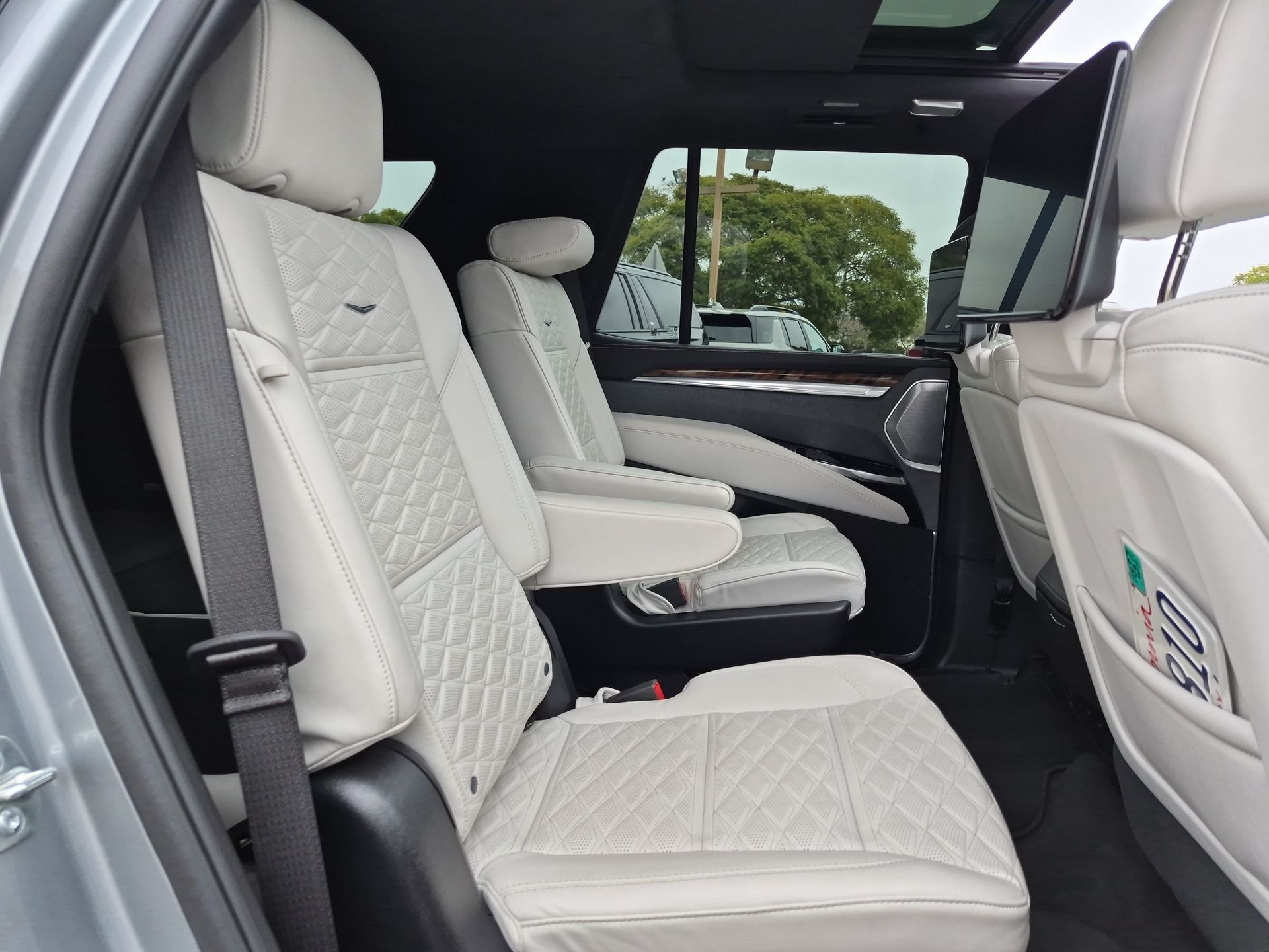 Used 2025 Silver Cadillac Sport Platinum image 28