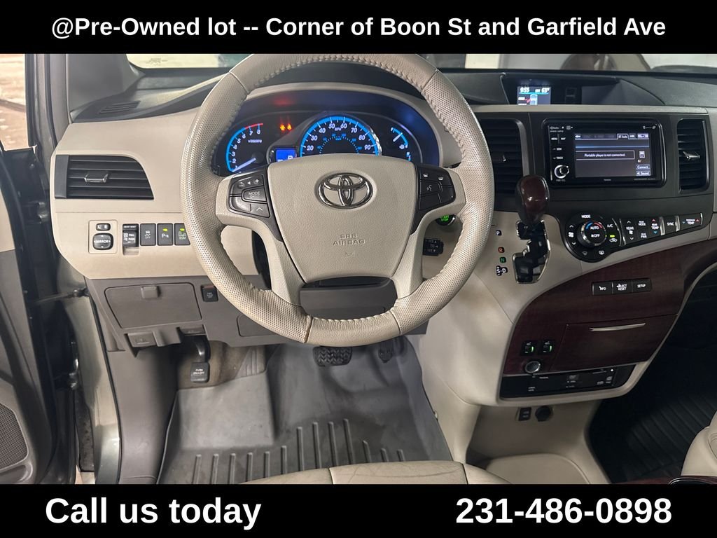 Used 2013 Green Toyota XLE image 17
