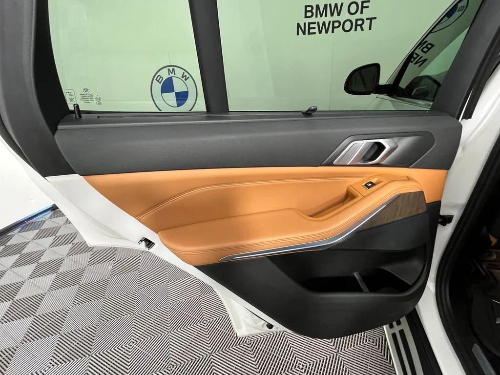 Used 2019 White BMW xDrive40i image 26