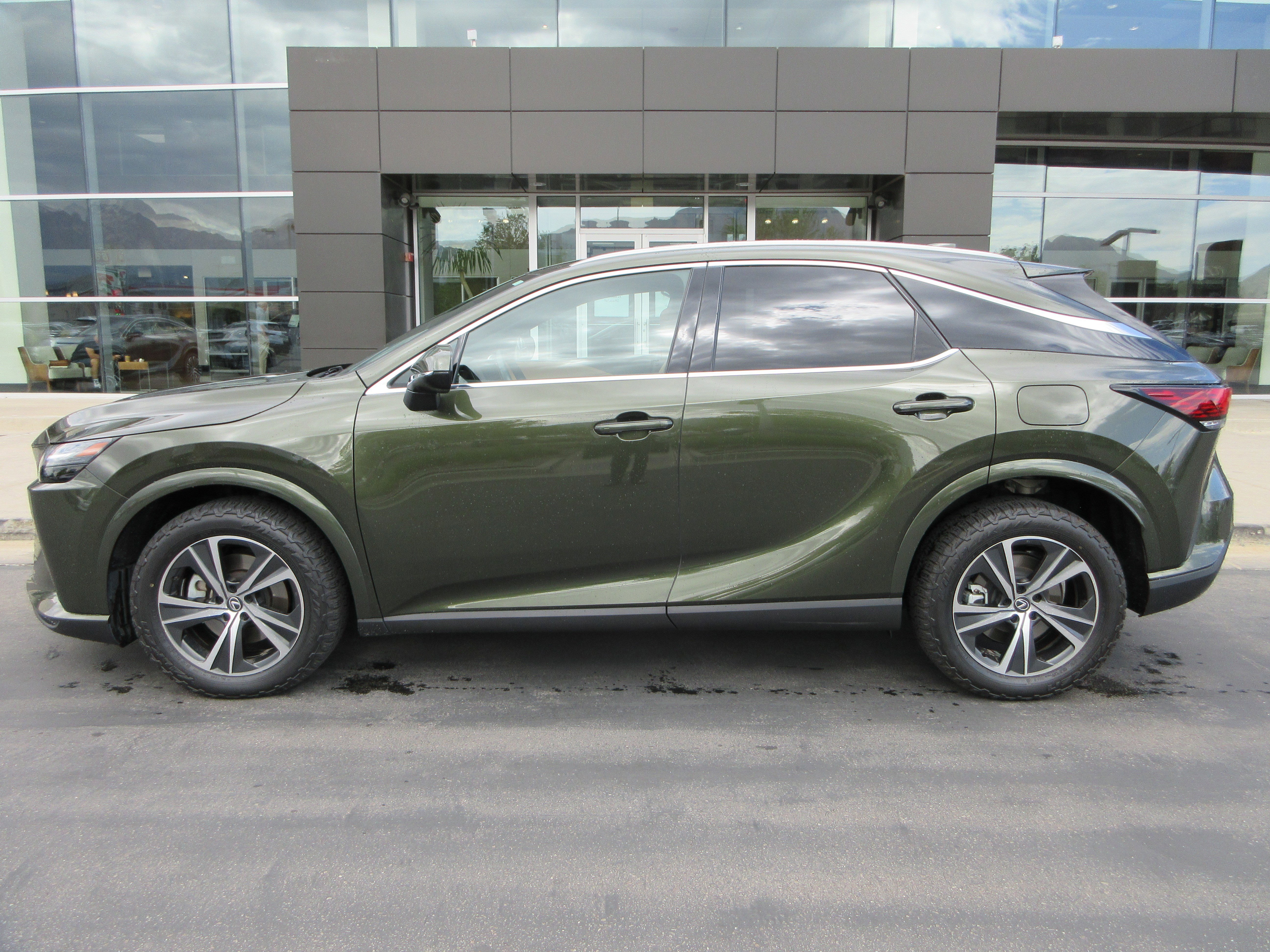 Used 2023 Green Pearl Lexus 350 Premium Plus image 3