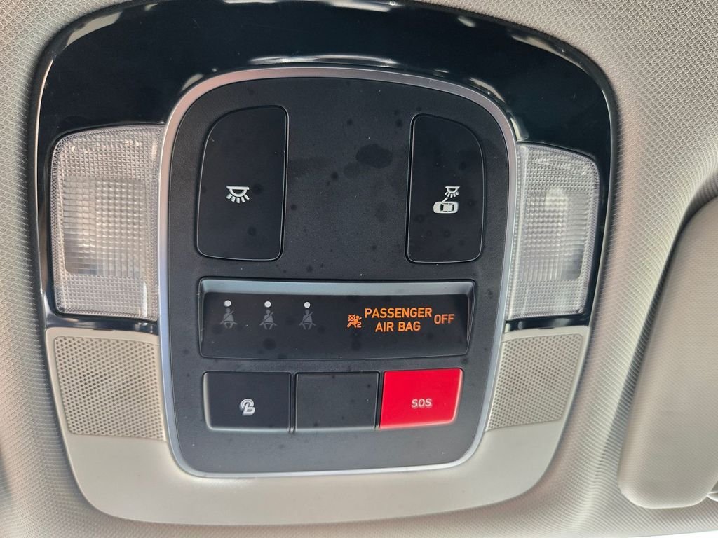 Used 2024 Silver Hyundai SEL image 8