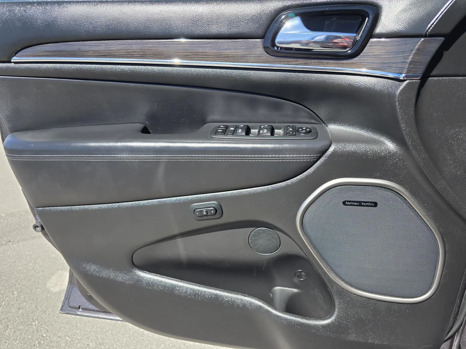 Used 2020 Gray Jeep Overland 4x4 image 13