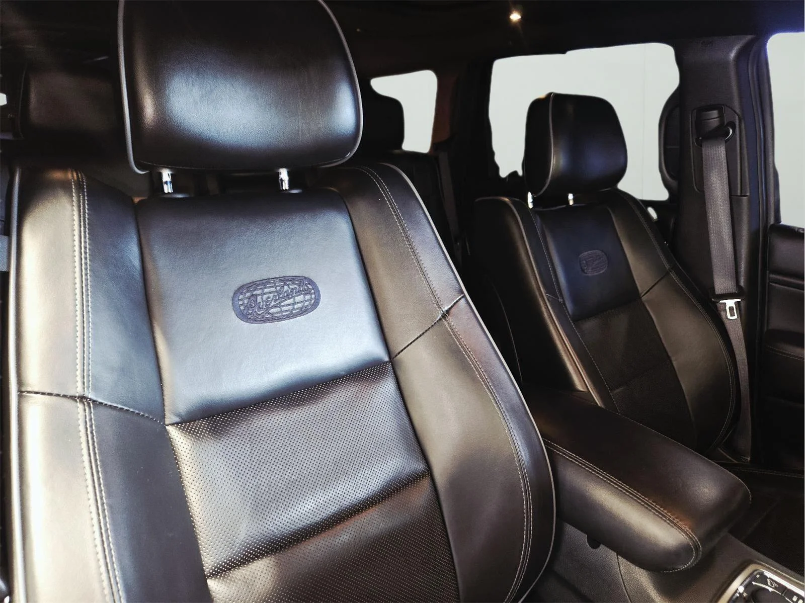 Used 2019 Diamond Black Crystal Pearlcoat Jeep Overland image 69