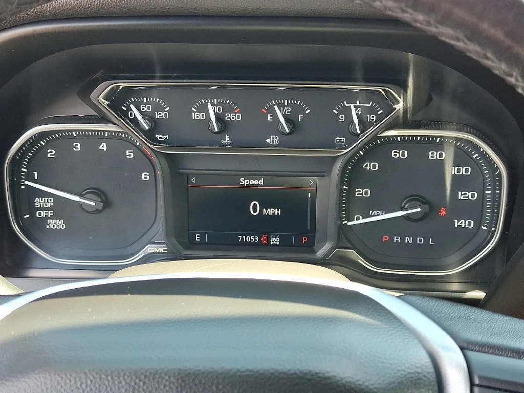 Used 2021 SUMMIT WHITE GMC Elevation image 26