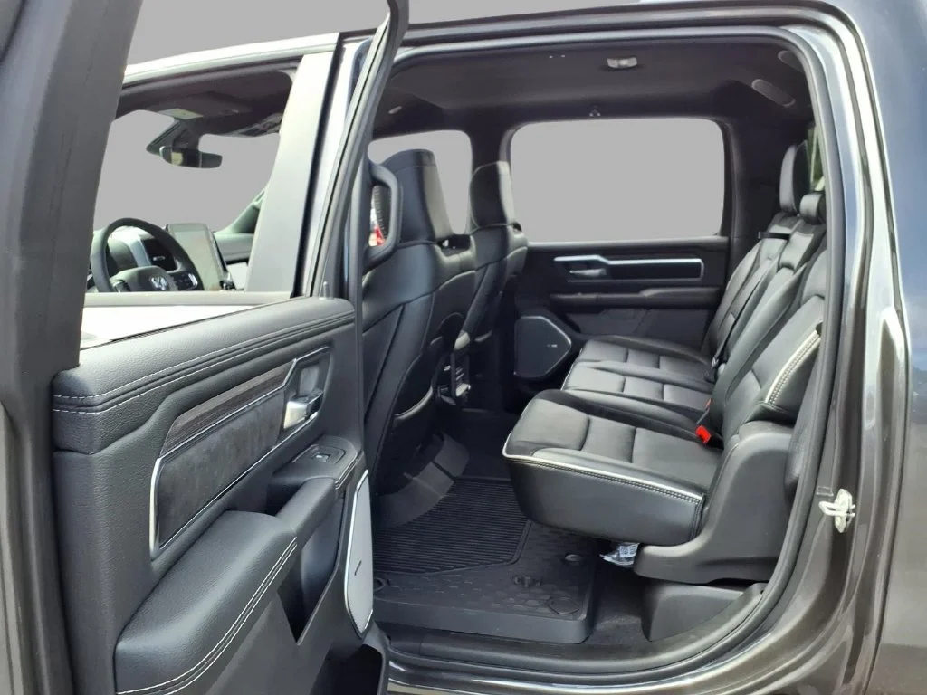 New 2026 Granite Crystal Metallic Clear-Coat Exterior Paint RAM Laramie image 23
