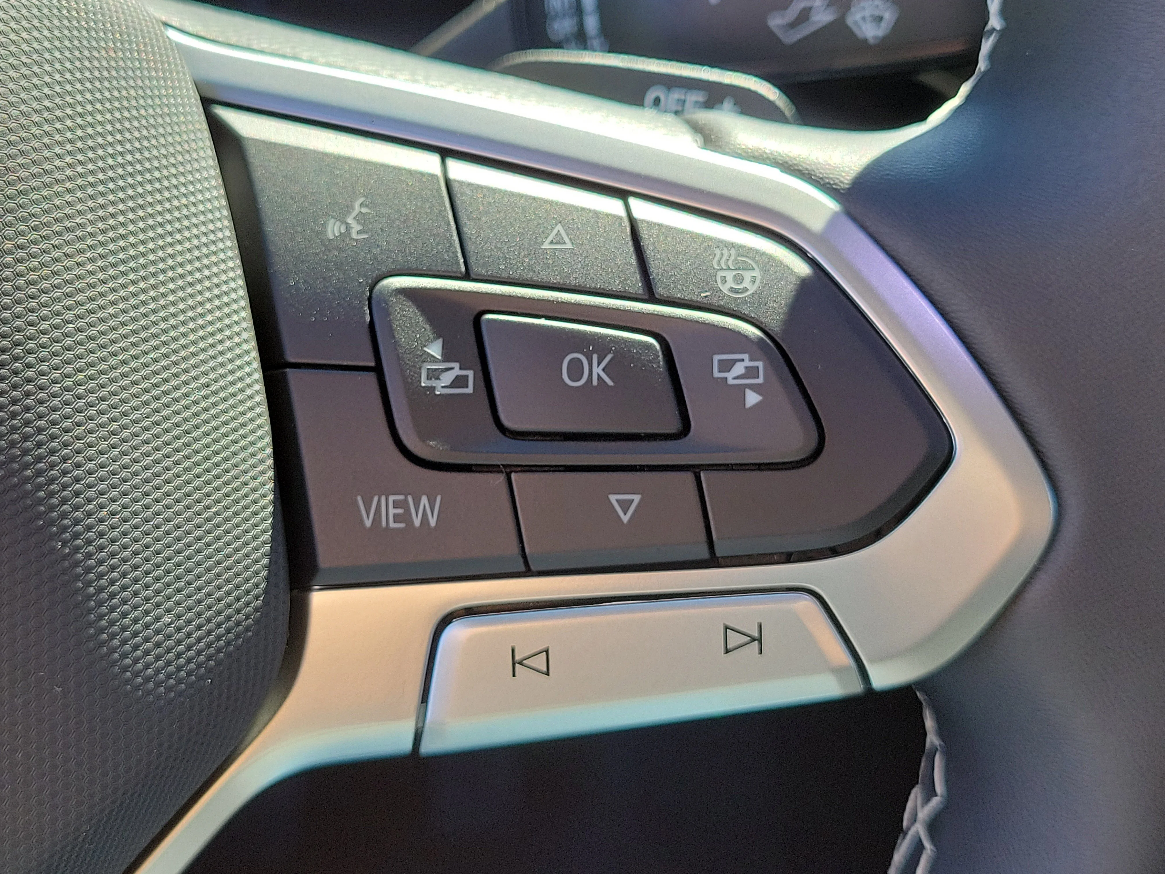 New 2026 Black Volkswagen SE w/Technology image 25