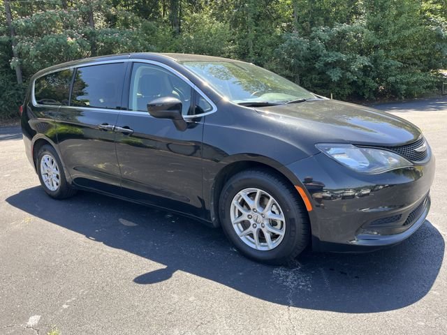2022 Chrysler Voyager LX's photo