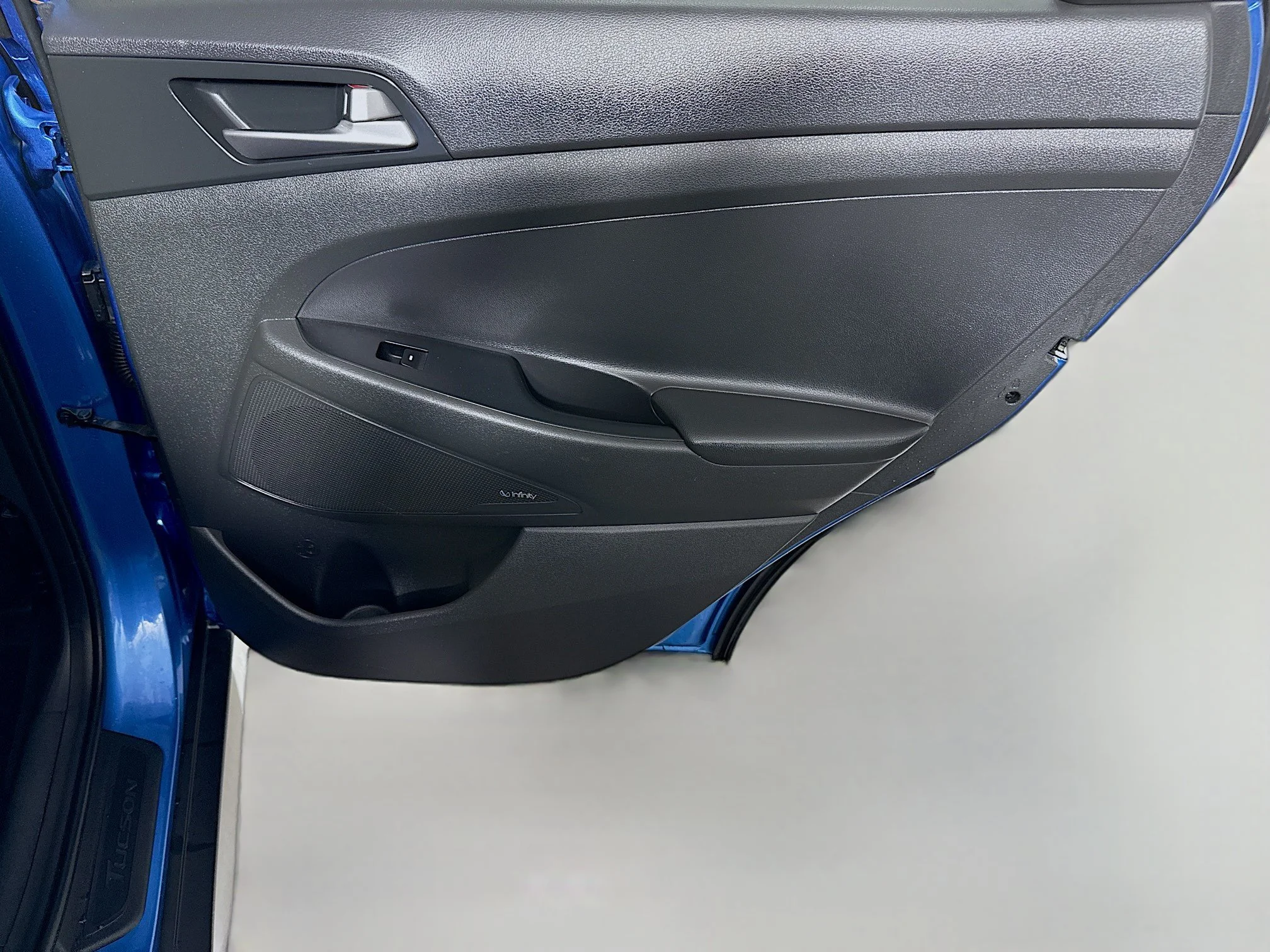 Used 2017 Caribbean Blue Hyundai SE Plus image 24