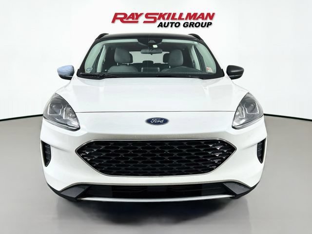 Used 2022 White Ford SE image 2