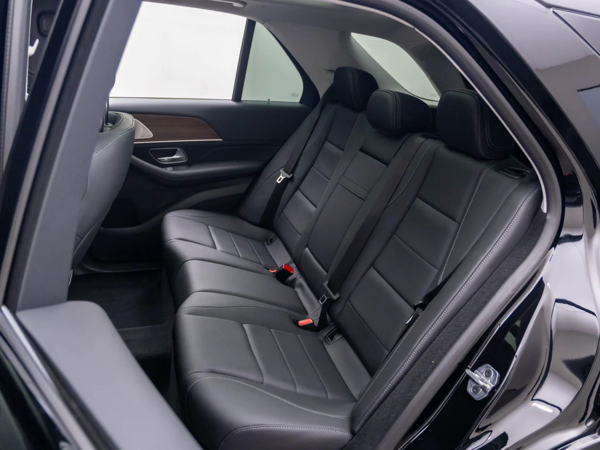 New 2026 Black Mercedes-Benz GLE 450 image 18