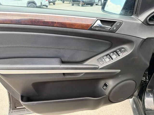 Used 2011  Mercedes-Benz ML 350 image 32