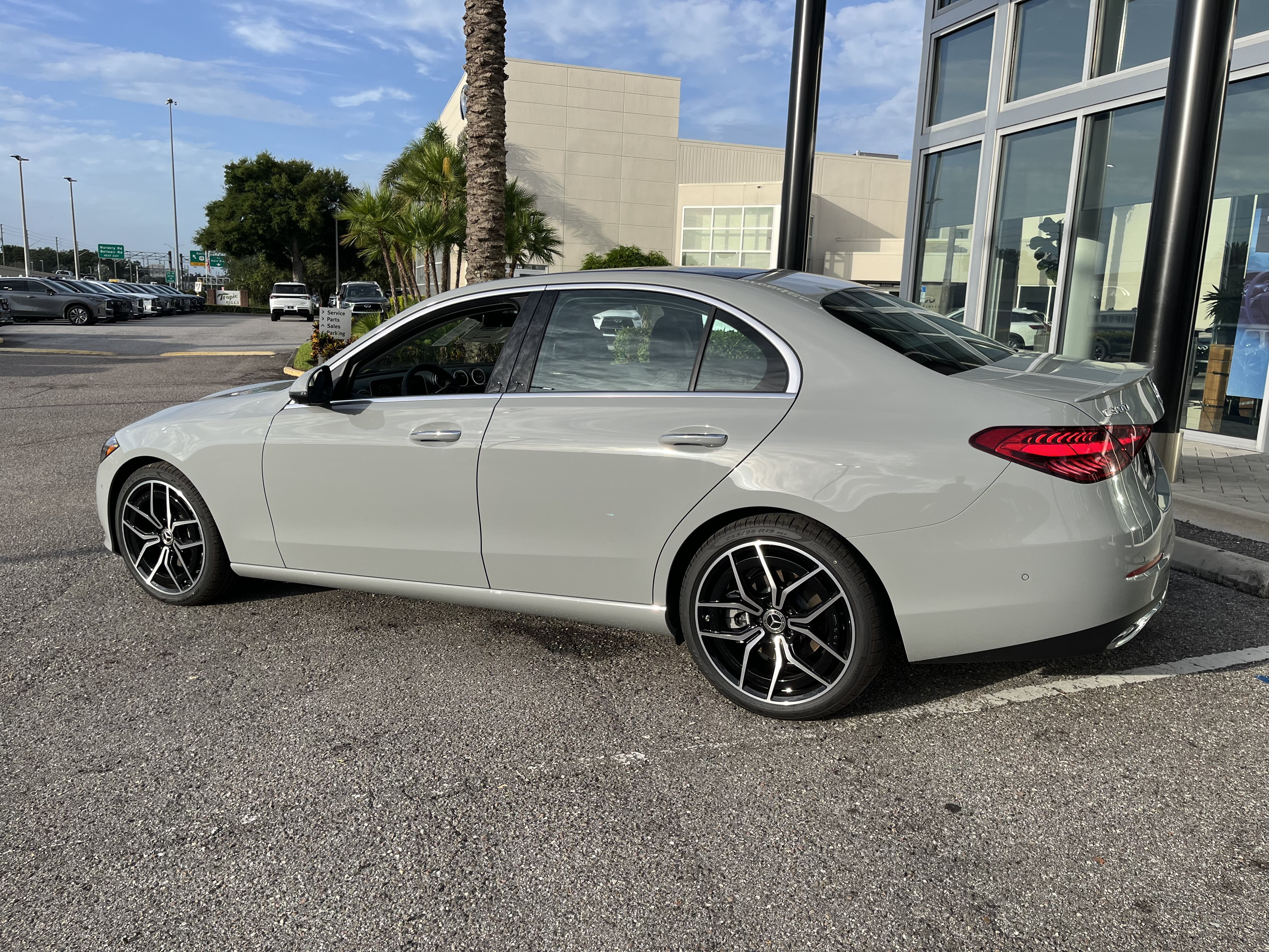 New 2026 MANUFAKTUR Alpine Grey Mercedes-Benz C 300 image 4