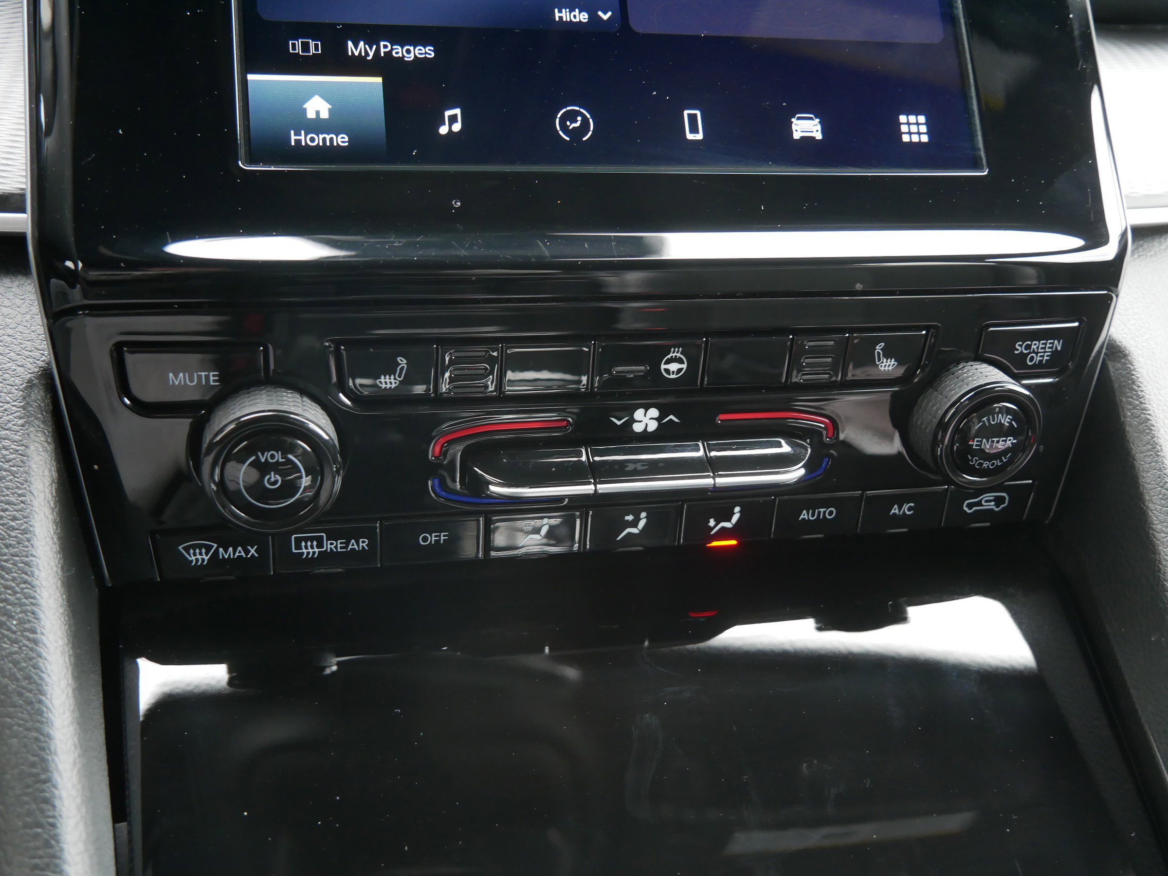 Used 2025 Diamond Black Crystal Pearlcoat Jeep Altitude image 23
