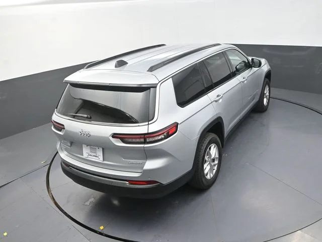 Used 2025 Silver Jeep Laredo image 17