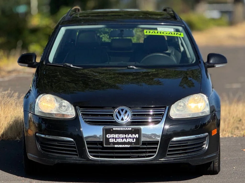 Used 2009  Volkswagen 2.5L SE image 2