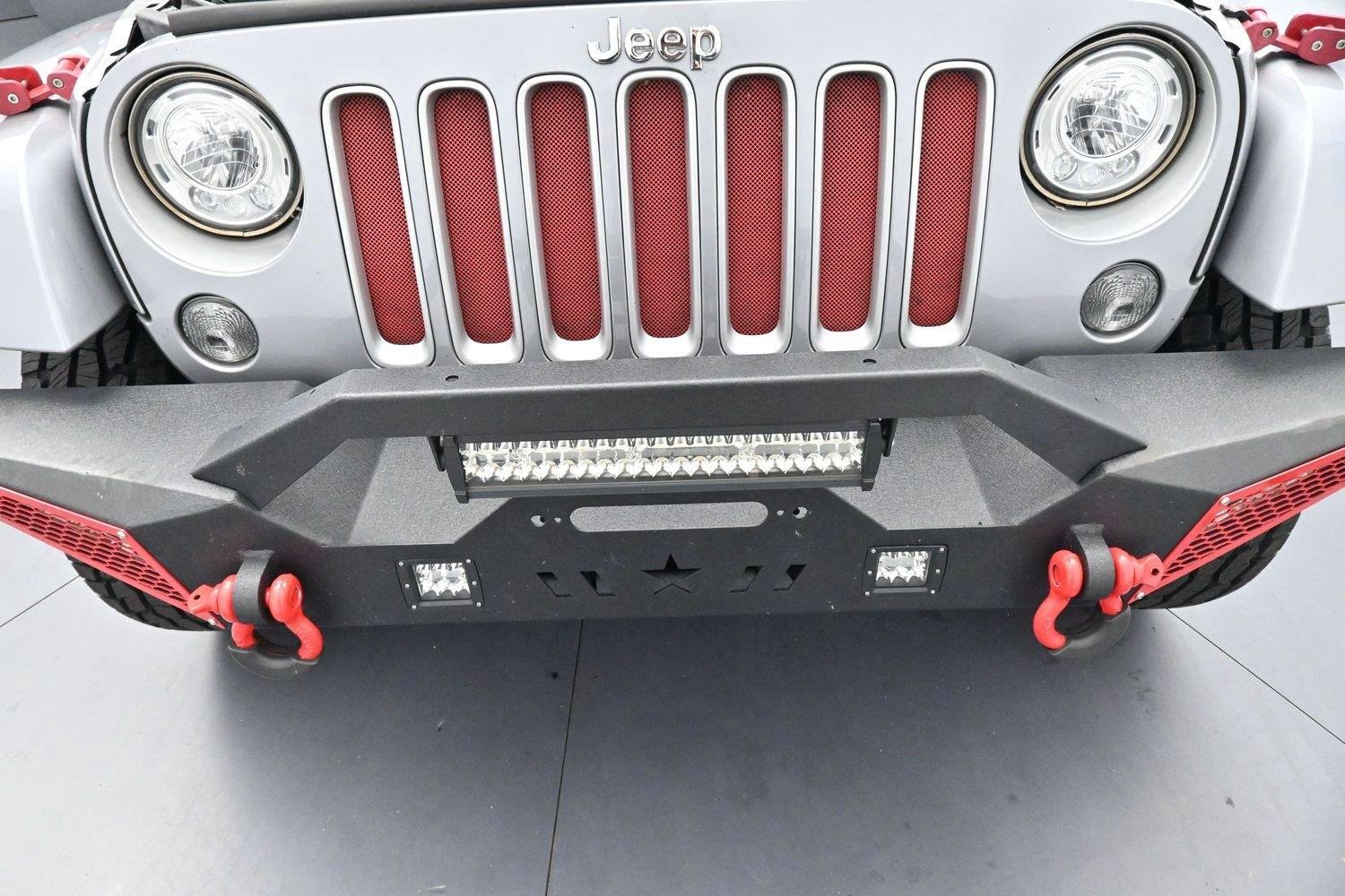 Used 2017 Billet Silver Metallic Clearcoat Jeep Sahara image 39