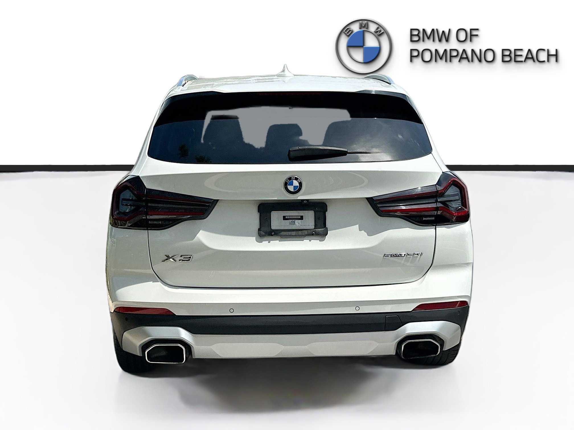 Used 2022 Alpine White BMW sDrive30i image 5