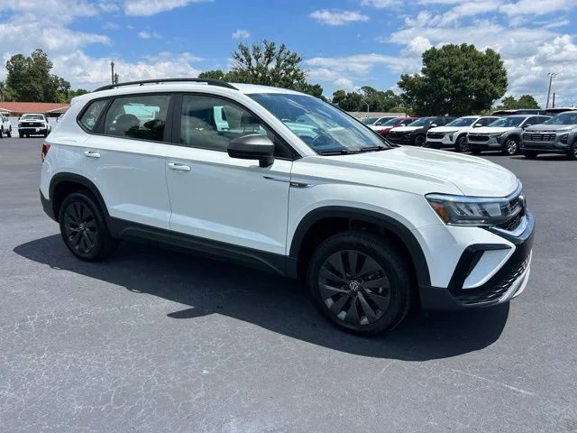 2024 Volkswagen Taos's photo