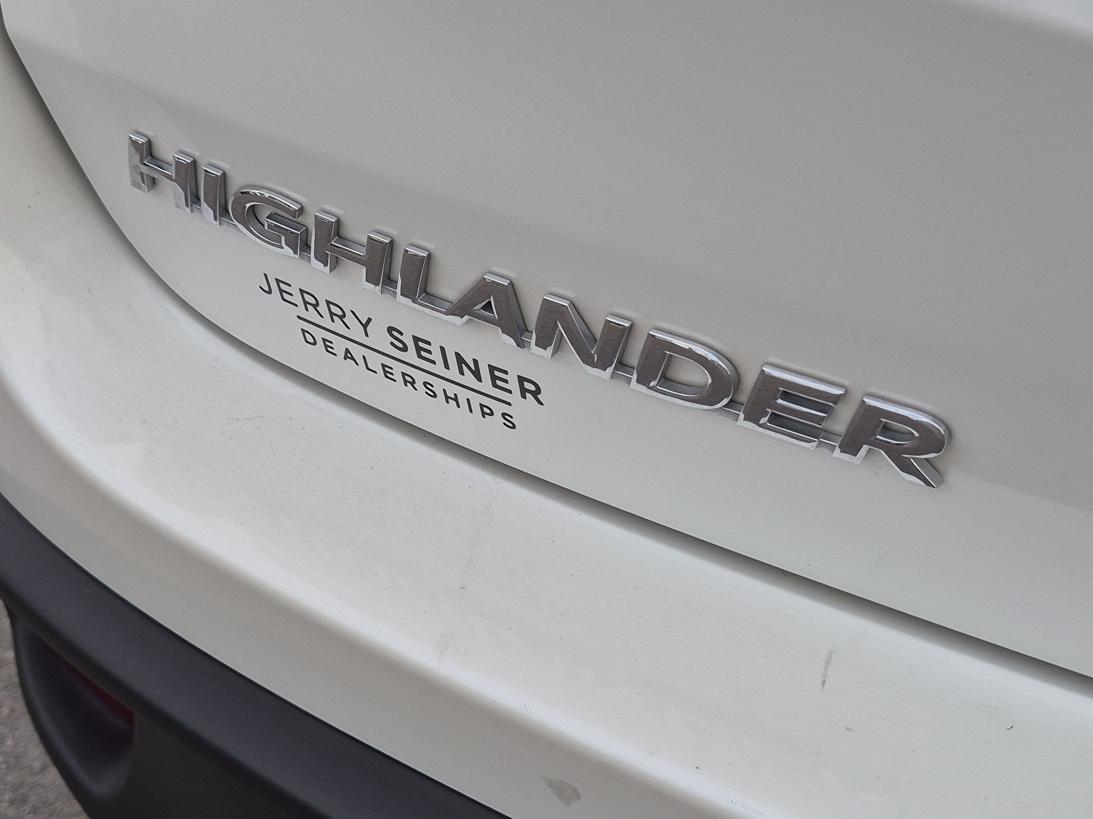 Certified Used 2017 White Toyota XLE image 26