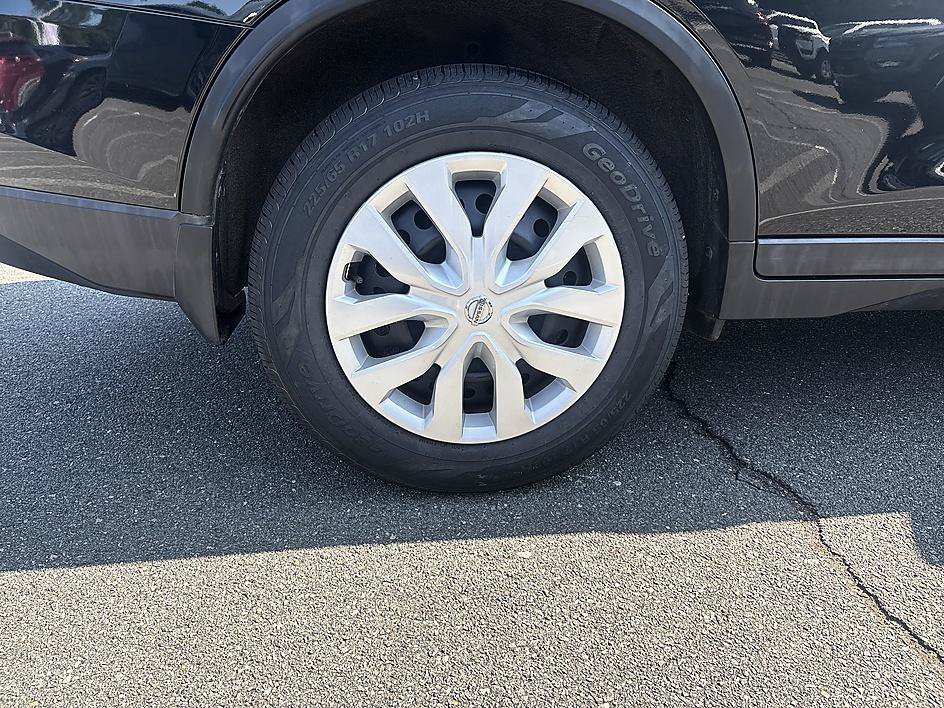 Used 2016 Magnetic Black Nissan S image 8