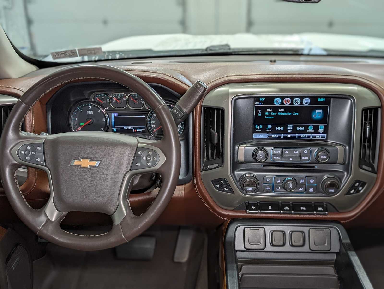 Used 2017 Iridescent Pearl Tricoat Chevrolet High Country image 6