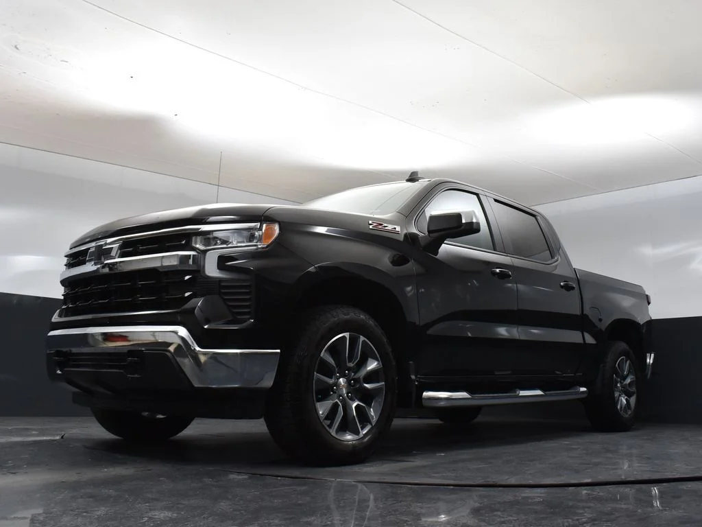 Used 2025 Black Chevrolet LT image 12