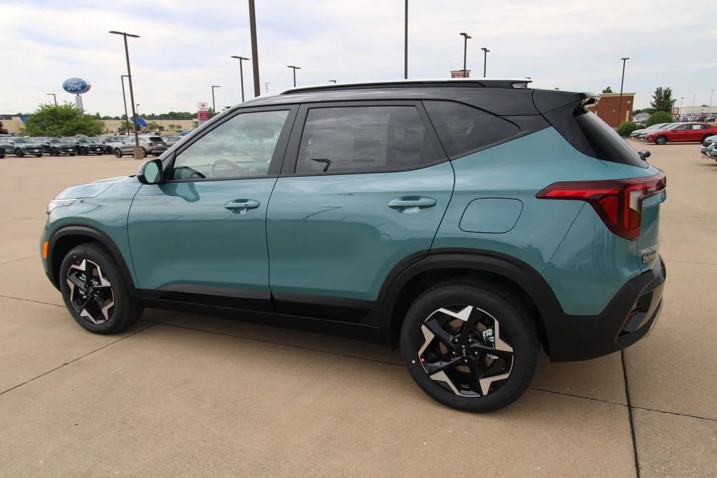 New 2026 Pluton Blue / Black Roof Kia S image 15