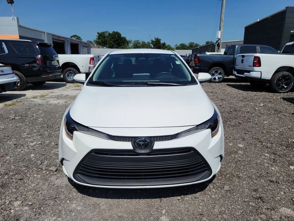 Used 2025 White Toyota LE image 6