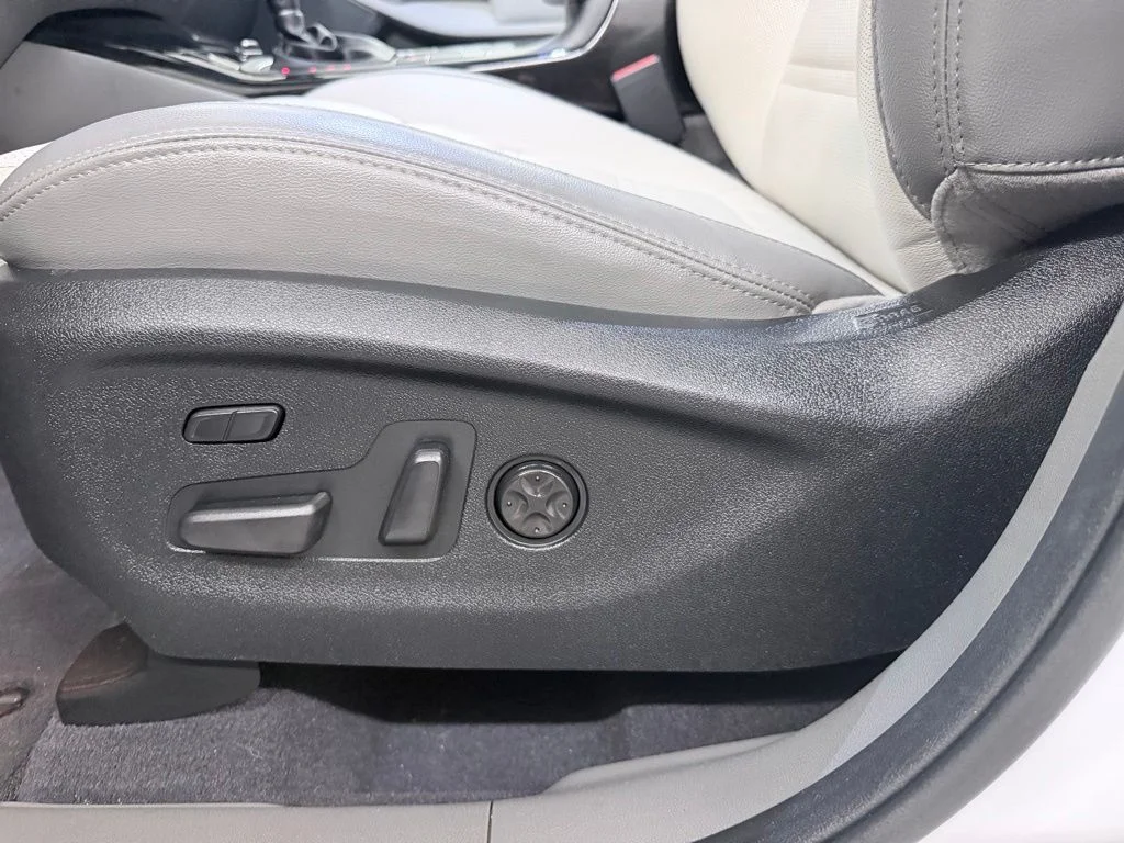Used 2019 Snow White Pearl Kia SX image 11
