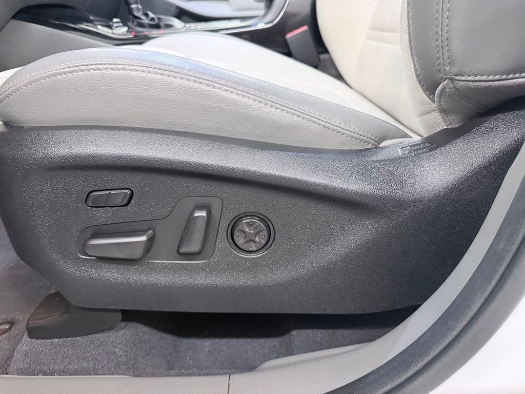Used 2019 White Kia SX image 11