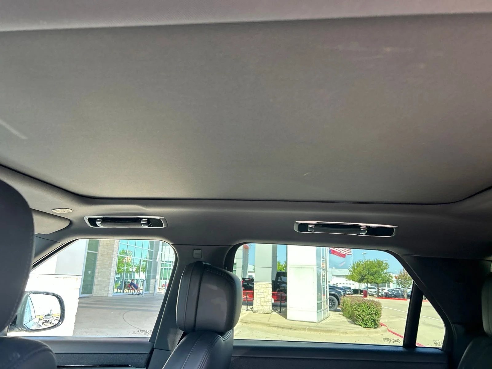 Used 2024 White Land Rover Dynamic SE image 19