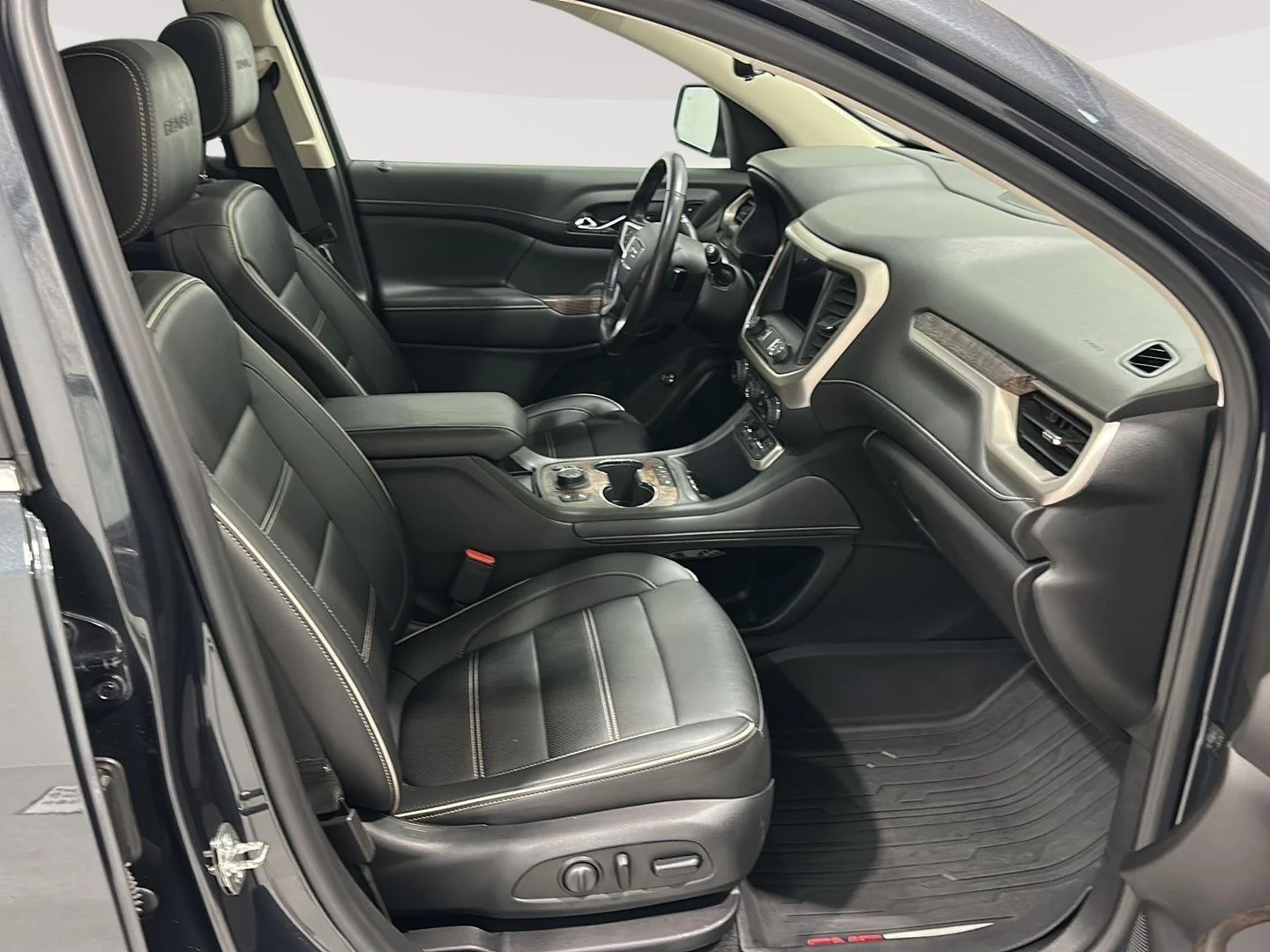 Used 2021 HUNTER METALLIC GMC Denali image 28