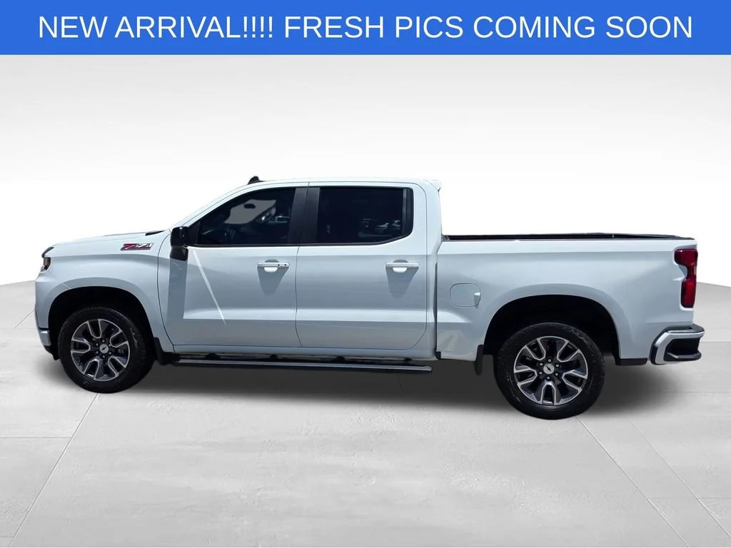 Used 2022 Summit White Chevrolet RST image 4