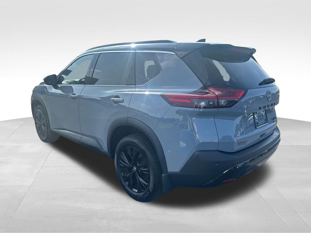 Used 2023 Gray Nissan SV image 3