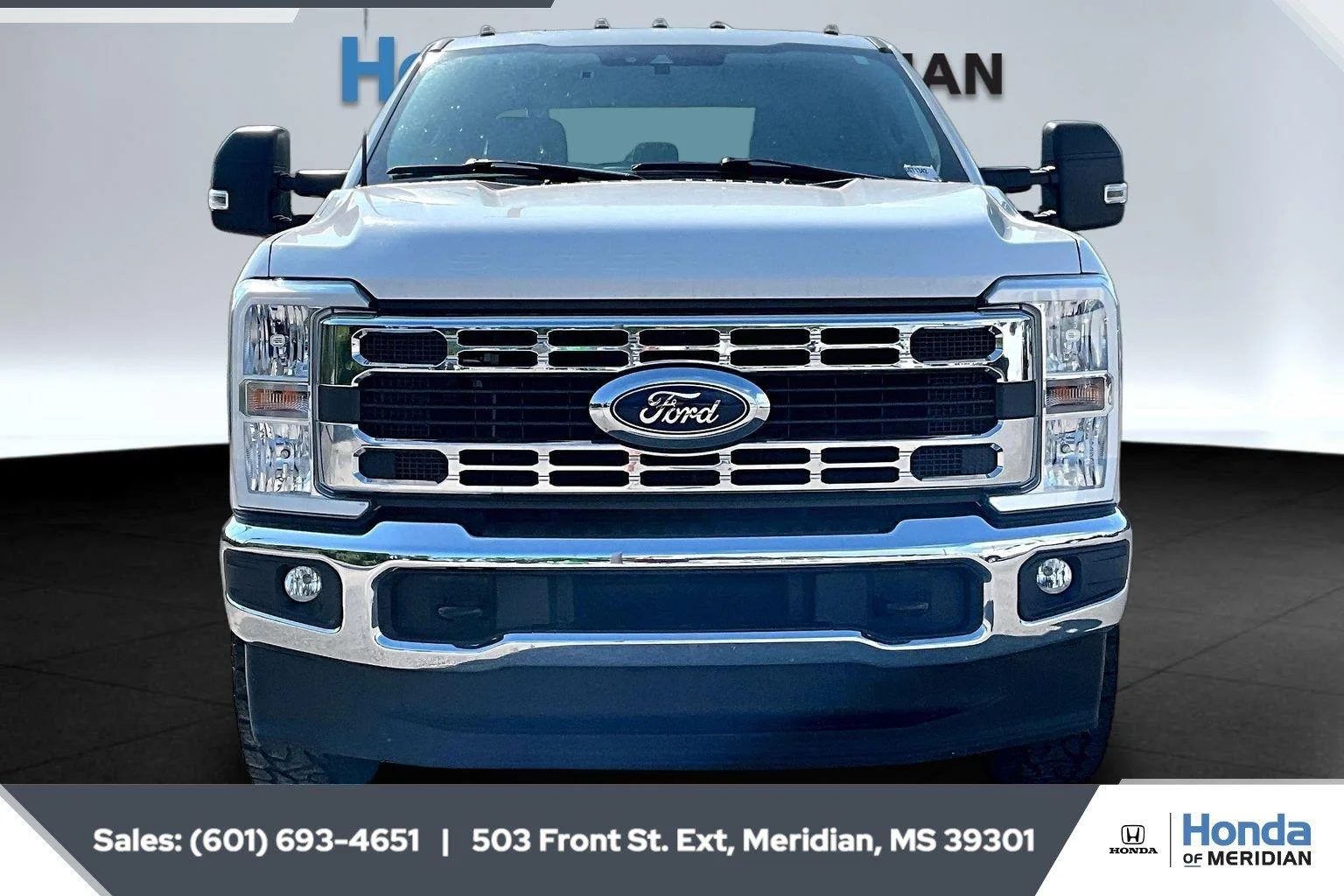 Used 2023 Oxford White Ford XLT image 3
