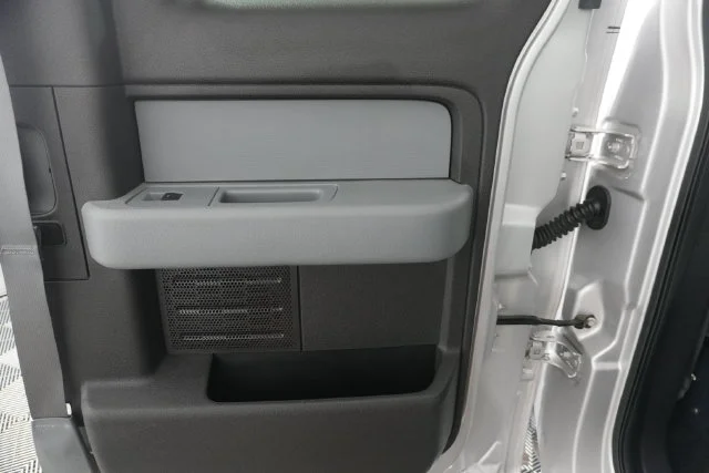 Used 2014 Ingot Silver Metallic Ford XLT image 35