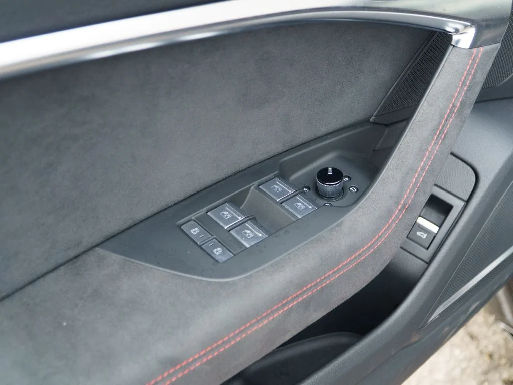 Used 2025  Audi 4.0T image 16