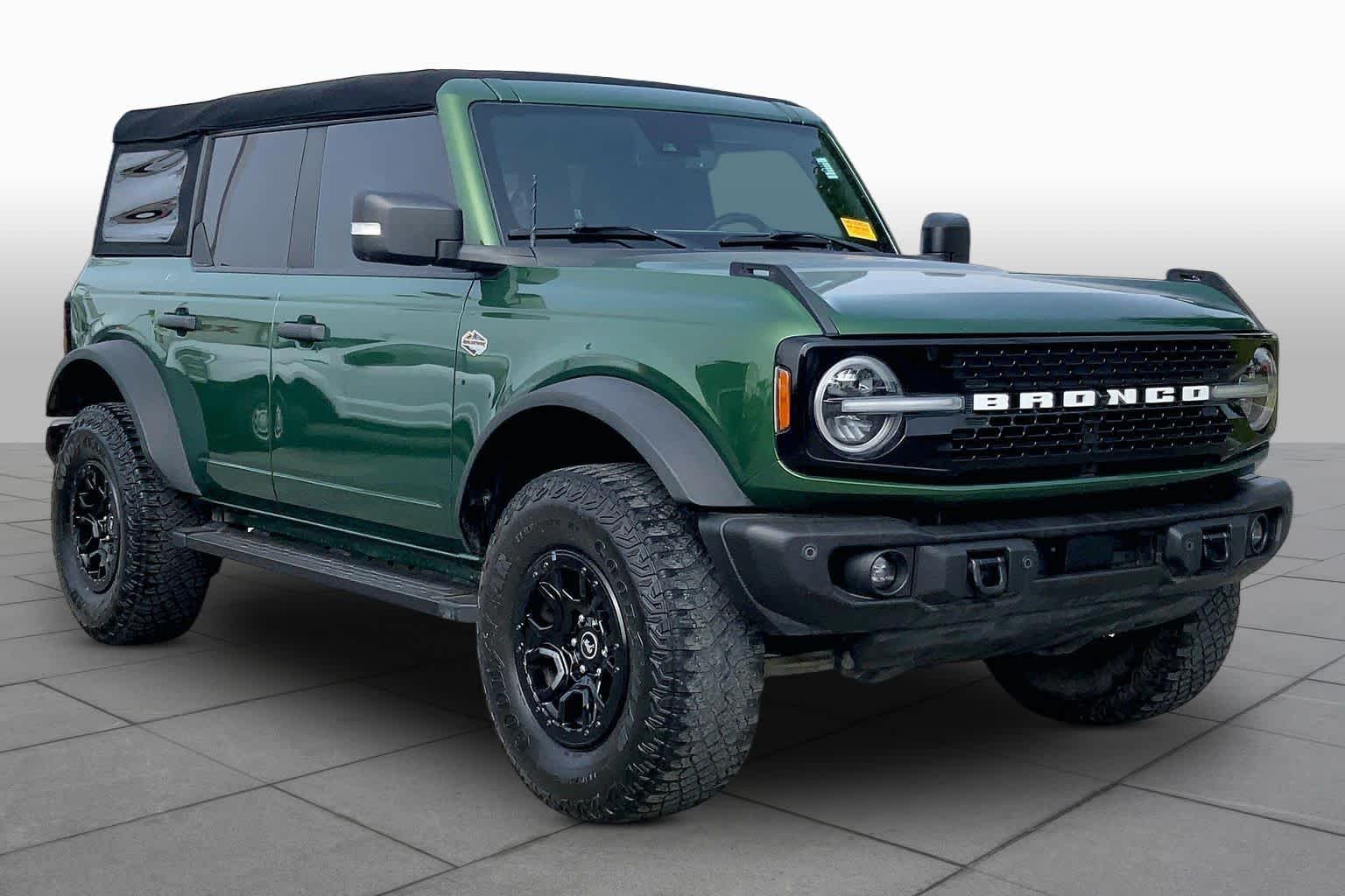 Used 2023 Eruption Green Metallic Ford Wildtrak image 3