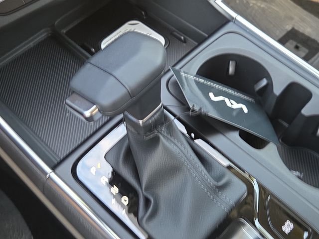 New 2027 Snow White Pearl Kia EX image 20