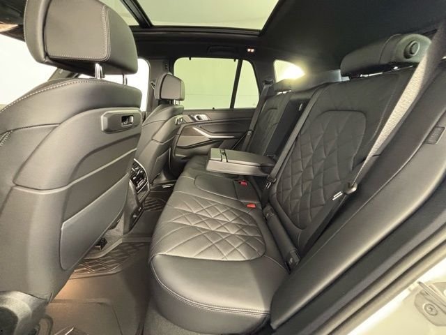 New 2026 White BMW xDrive40i image 13