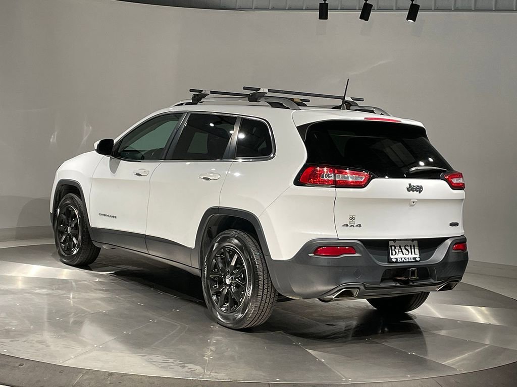 Used 2017 Bright White Clearcoat Jeep Latitude image 13