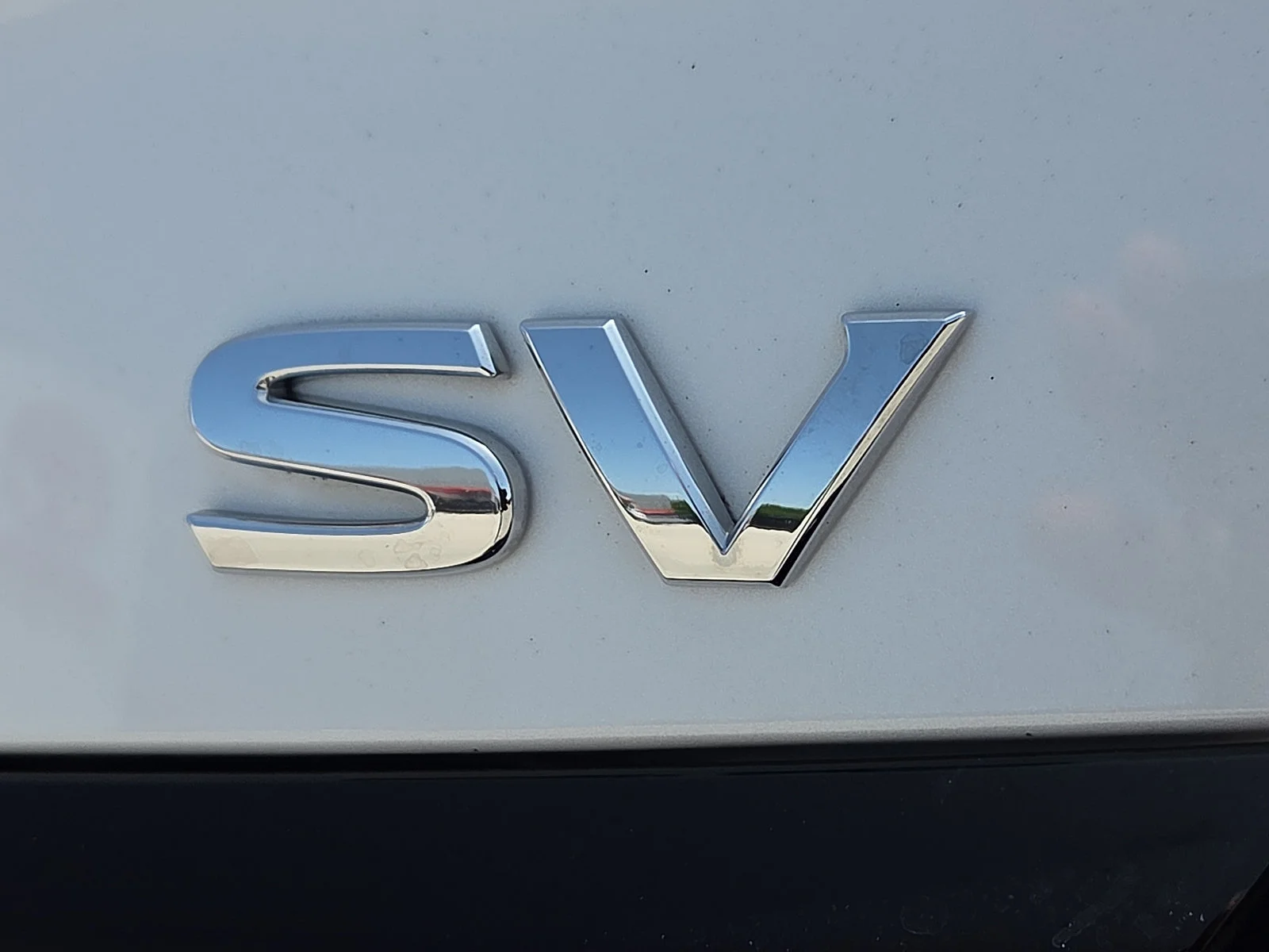 Used 2024 Aspen White Tricoat Nissan SV image 8