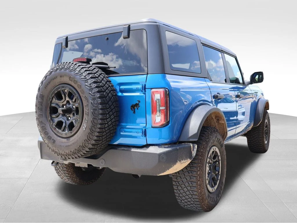 Used 2024 Blue Metallic Ford Wildtrak image 15