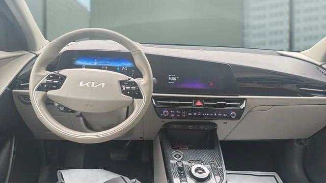 Used 2023 Green Kia Wind image 11