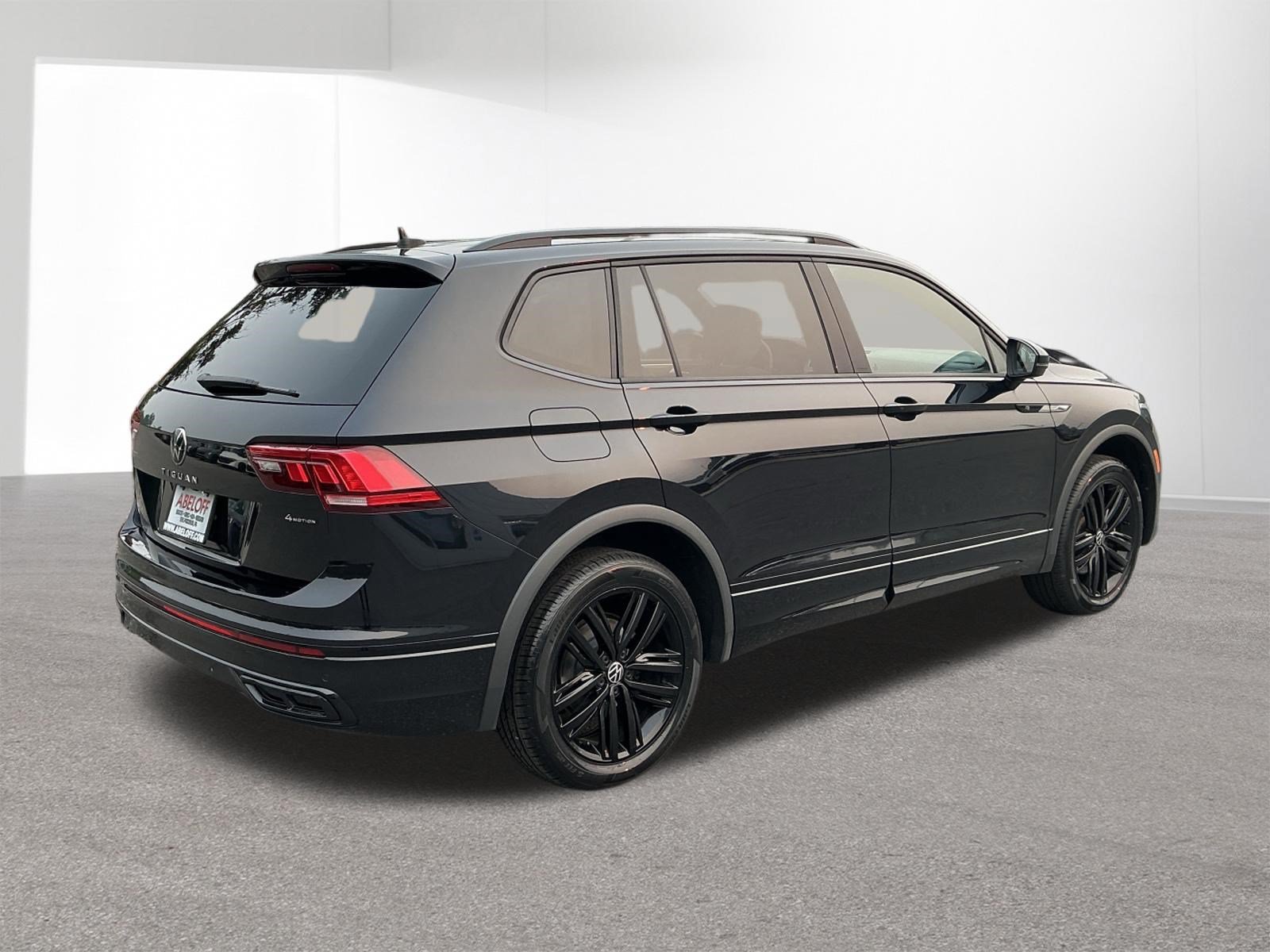 Used 2022 Deep Black Volkswagen SE R-Line Black image 3
