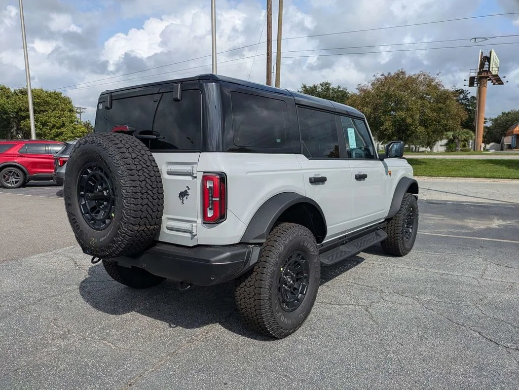 New 2026 Avalanche Gray Ford Badlands image 4